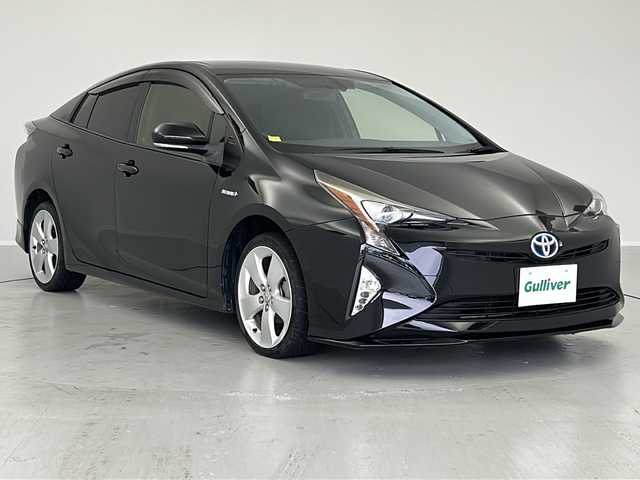 トヨタ プリウス S ツーリングセレクション 茨城県 2016(平28)年 7万km アティチュードブラックマイカ 純正９型ナビ　バックカメラ　純正ビルトインＥＴＣ　シートヒーター　レザーシート　衝突被害軽減ブレーキ　ＬＥＤヘッドライト　オートライト　プッシュスタート　純正アルミホイール　純正フロアマット　禁煙車