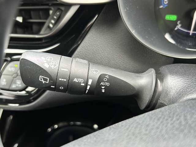 トヨタ Ｃ－ＨＲ G モード ネロ 千葉県 2019(平31)年 5.7万km ホワイトパールクリスタルシャイン ナビ　バックカメラ　ＢＴ　フルセグ　シートヒーター　ドラレコ　ＥＴＣ　セーフティセンス　ＰＣＳ　ＬＤＡ　ＡＨＢ　USB HDMI クルコン ＬＥＤライト オートライト 18インチブラックAW リアスポ
