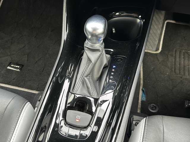 トヨタ Ｃ－ＨＲ G モード ネロ 千葉県 2019(平31)年 5.7万km ホワイトパールクリスタルシャイン ナビ　バックカメラ　ＢＴ　フルセグ　シートヒーター　ドラレコ　ＥＴＣ　セーフティセンス　ＰＣＳ　ＬＤＡ　ＡＨＢ　USB HDMI クルコン ＬＥＤライト オートライト 18インチブラックAW リアスポ