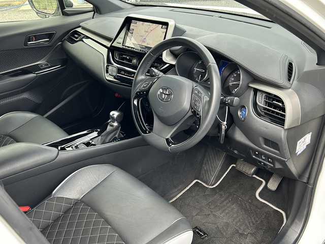 トヨタ Ｃ－ＨＲ G モード ネロ 千葉県 2019(平31)年 5.7万km ホワイトパールクリスタルシャイン ナビ　バックカメラ　ＢＴ　フルセグ　シートヒーター　ドラレコ　ＥＴＣ　セーフティセンス　ＰＣＳ　ＬＤＡ　ＡＨＢ　USB HDMI クルコン ＬＥＤライト オートライト 18インチブラックAW リアスポ