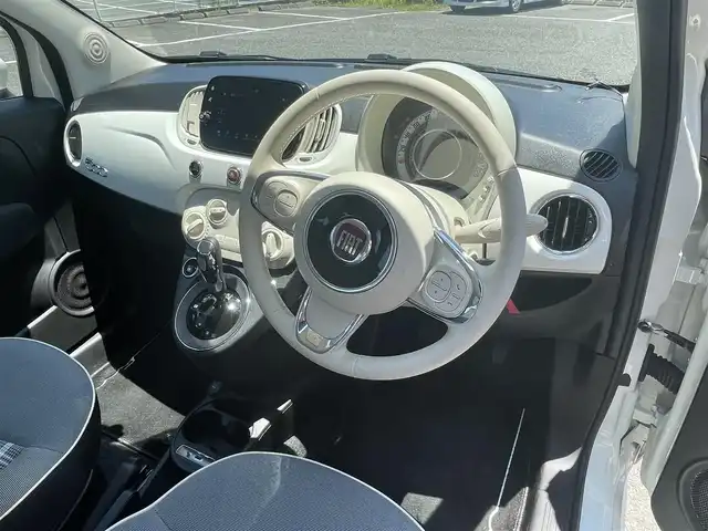 フィアット ５００ ツインエア ポップ 宮崎県 2020(令2)年 5.5万km ボサノバホワイト 純正ディスプレイオーディオ　/Ｂｌｕｅｔｏｏｔｈ　/ＡＭ　ＦＭ　/ＥＴＣ　/３６０度ドライブレコーダー　/社外１４インチアルミホイール　/純正フロアマット　/ハロゲンライト　/ＬＥＤデイランニングライト/カーボン調ルーフラッピング