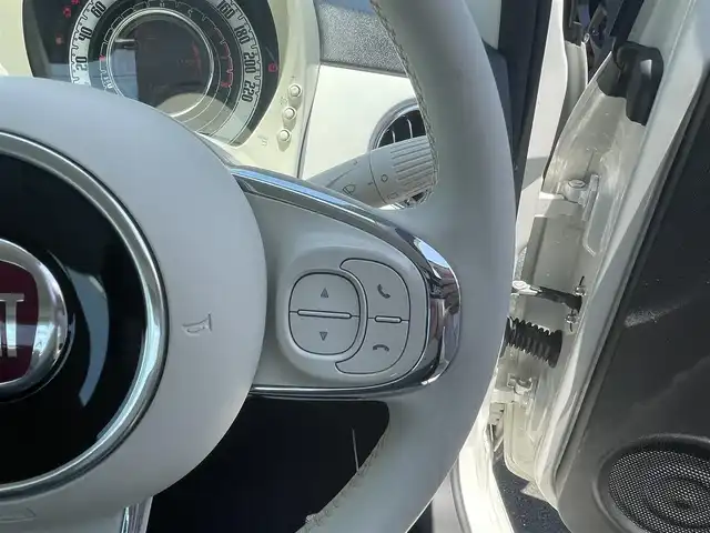 フィアット ５００ ツインエア ポップ 宮崎県 2020(令2)年 5.5万km ボサノバホワイト 純正ディスプレイオーディオ　/Ｂｌｕｅｔｏｏｔｈ　/ＡＭ　ＦＭ　/ＥＴＣ　/３６０度ドライブレコーダー　/社外１４インチアルミホイール　/純正フロアマット　/ハロゲンライト　/ＬＥＤデイランニングライト/カーボン調ルーフラッピング