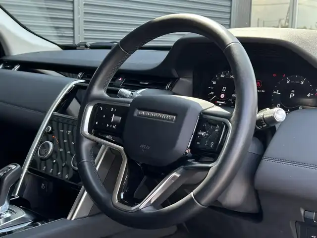 ランドローバー ランドローバー ディスカバリースポーツ　SE 茨城県 2021(令3)年 1.7万km フジホワイト ワンオーナー　/ドライブパック　/ＡＣＣ　/ＬＫＡ　/ＢＳＭ　/３６０度カメラ　/黒革　/シートヒーター　/Ｍ付パワーシート　/ステアヒーター　/ＰＷテールゲート　/ナビ　/ＣａｒＰｌａｙ　/ＵＳＢ　/ワイヤレス充電　/ＬＥＤ/オートハイビーム/ETC/禁煙車
