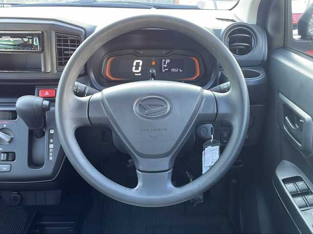 ダイハツ ミラ イース L SAⅢ 青森県 2023(令5)年 2万km ブラックマイカメタリック 4WD/社外オーディオ/CD・Bluetooth・USB・AUX/スマートアシストIII/衝突回避支援ブレーキ機能/前後誤発進抑制制御機能/車線逸脱警報機能/先行車発進お知らせ機能/オートハイビーム/前後コーナーセンサー/リモコンキー/ハロゲンヘッドライト/純正フロアマット/アイドリングストップ