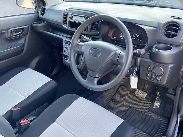 ダイハツ ミラ イース L SAⅢ 青森県 2023(令5)年 2万km ブラックマイカメタリック 4WD/社外オーディオ/CD・Bluetooth・USB・AUX/スマートアシストIII/衝突回避支援ブレーキ機能/前後誤発進抑制制御機能/車線逸脱警報機能/先行車発進お知らせ機能/オートハイビーム/前後コーナーセンサー/リモコンキー/ハロゲンヘッドライト/純正フロアマット/アイドリングストップ