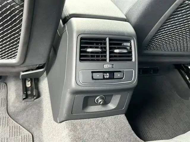 アウディ Ａ４ 45TFSIクワトロ Sライン 茨城県 2021(令3)年 2.2万km 紺Ｍ マトリクスＬＥＤ　/アウディプレセンス　/ＡＣＣ　/レーンアシスト　/サイドアシスト　/Ｂカメラ　/パーキングセンサー　/半革　/シートヒーター　/ＰＷシート　/ナビ　/ＴＶ　/ＣａｒＰｌａｙ　/ＢＴ　/ＵＳＢ　/前後ドラレコ/ETC2.0 /禁煙車