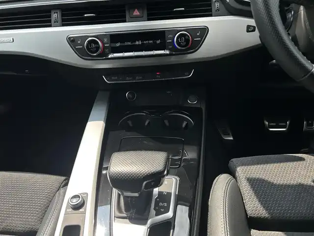 アウディ Ａ４ 45TFSIクワトロ Sライン 茨城県 2021(令3)年 2.2万km 紺Ｍ マトリクスＬＥＤ　/アウディプレセンス　/ＡＣＣ　/レーンアシスト　/サイドアシスト　/Ｂカメラ　/パーキングセンサー　/半革　/シートヒーター　/ＰＷシート　/ナビ　/ＴＶ　/ＣａｒＰｌａｙ　/ＢＴ　/ＵＳＢ　/前後ドラレコ/ETC2.0 /禁煙車