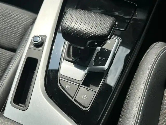 アウディ Ａ４ 45TFSIクワトロ Sライン 茨城県 2021(令3)年 2.2万km 紺Ｍ マトリクスＬＥＤ　/アウディプレセンス　/ＡＣＣ　/レーンアシスト　/サイドアシスト　/Ｂカメラ　/パーキングセンサー　/半革　/シートヒーター　/ＰＷシート　/ナビ　/ＴＶ　/ＣａｒＰｌａｙ　/ＢＴ　/ＵＳＢ　/前後ドラレコ/ETC2.0 /禁煙車
