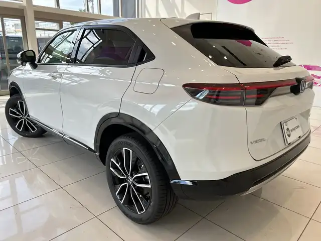 ホンダ ヴェゼル ハイブリッド e:HEV Z 埼玉県 2025(令7)年 0.1千km プラチナホワイトパール ホンダセンシング/純正9インチナビ/ BT/USB/フルセグ/バックカメラ/ハーフレザーシート/シートヒーター/パワーバックドア/純正18インチアルミホイール/コーナーセンサー/ステアリングヒーター/ワイヤレス充電/オートブレーキホールド/レーダークルーズコントロール/レーンキープアシスト/ETC2.0/スマートキー×2/禁煙車