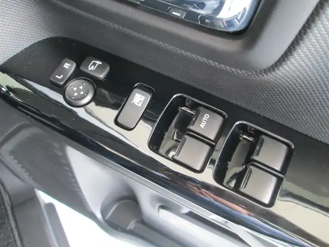 スズキ スペーシア カスタム HYBRID XS ターボ 千葉県 2021(令3)年 2.7万km ピュアホワイトP ワンオーナー/社外8インチメモリナビ、フルセグTV/バックカメラ/オーディオ【CD/DVD/SD/BT/USB】/両側パワースライドドア/デュアルカメラブレーキサポート/パーキングセンサー/レーダークルーズコントロール/LEDヘッドライト&LEDフォグ/純正15インチアルミホイール/ハーフレザーシート/D席シートヒーター/プッシュスタート/前後ドライブレコーダー/ETC/スイッチ付き革巻きステアリング/アイドリングストップ/新車保証書/取扱説明書/ナビ取扱説明書