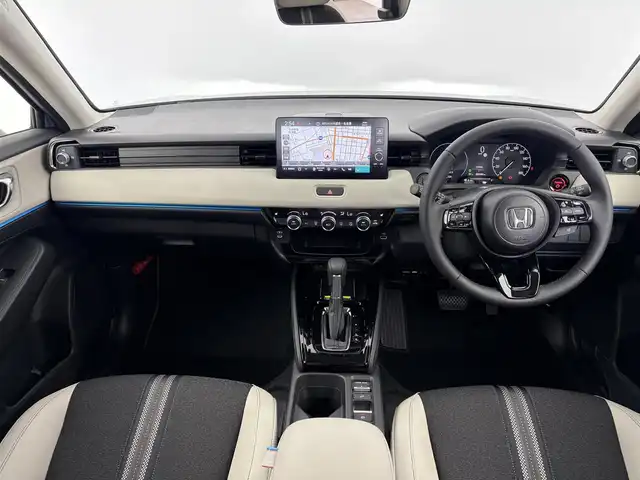 ホンダ ヴェゼル ハイブリッド e:HEV Z PLaYパッケージ 愛知県 2025(令7)年 0.1万km グレーⅡ ・純正ディスプレイナビ/（BT/Carplay/USB）/・フルセグTV/・バックカメラ/・電動パーキングシステム/・電動バックドア/・ハーフレザーシート/・前席シートヒーター/・ホンダセンシング/レーダークルーズコントロール/衝突軽減ブレーキ/レーンアシストシステム/ブラインドスポットモニター/コーナーセンサー/・クイック充電/・ステアリングヒーター/・パドルシフト/・純正１８インチAW/225/50/R18/・ETC2.0/・純正LEDライト/・保証書/・取扱説明書