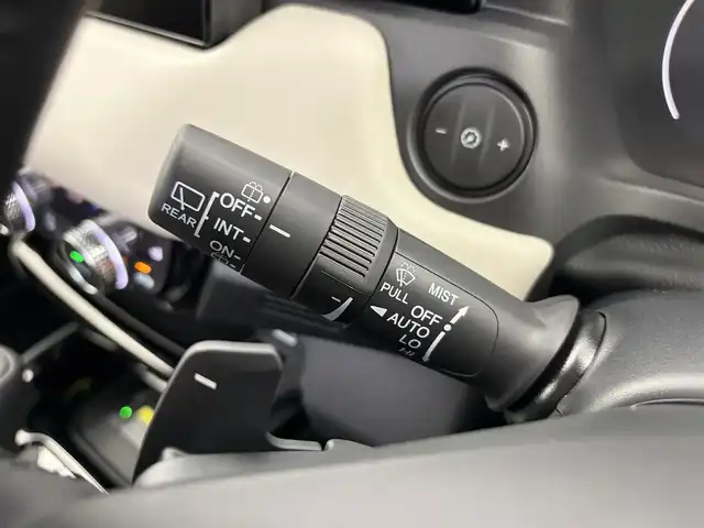 ホンダ ヴェゼル ハイブリッド e:HEV Z PLaYパッケージ 愛知県 2025(令7)年 0.1万km グレーⅡ ・純正ディスプレイナビ/（BT/Carplay/USB）/・フルセグTV/・バックカメラ/・電動パーキングシステム/・電動バックドア/・ハーフレザーシート/・前席シートヒーター/・ホンダセンシング/レーダークルーズコントロール/衝突軽減ブレーキ/レーンアシストシステム/ブラインドスポットモニター/コーナーセンサー/・クイック充電/・ステアリングヒーター/・パドルシフト/・純正１８インチAW/225/50/R18/・ETC2.0/・純正LEDライト/・保証書/・取扱説明書