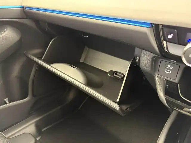 ホンダ ヴェゼル ハイブリッド e:HEV Z PLaYパッケージ 愛知県 2025(令7)年 0.1万km グレーⅡ ・純正ディスプレイナビ/（BT/Carplay/USB）/・フルセグTV/・バックカメラ/・電動パーキングシステム/・電動バックドア/・ハーフレザーシート/・前席シートヒーター/・ホンダセンシング/レーダークルーズコントロール/衝突軽減ブレーキ/レーンアシストシステム/ブラインドスポットモニター/コーナーセンサー/・クイック充電/・ステアリングヒーター/・パドルシフト/・純正１８インチAW/225/50/R18/・ETC2.0/・純正LEDライト/・保証書/・取扱説明書