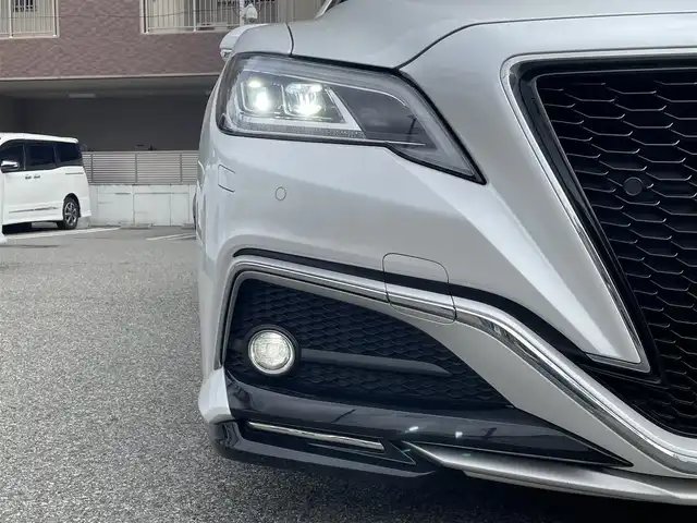 トヨタ クラウン ハイブリッド RS アドバンス 大阪府 2021(令3)年 2.4万km プレシャスホワイトパール ワンオーナー/T-Connect SD ナビゲーション/・12.3インチディスプレイ/・AM FM BT フルセグ/・Apple Carplay、Android Auto対応/Toyota Safety Sense/・プリクラッシュセーフティー/・レーントレーシングアシスト/・ドライバー異常時対応システム/・レーダークルーズコントロール/・ロードサインアシスト/・アダプティブハイビームシステム/・オートマティックハイビーム/シートヒーター　D/N/エアシート　D/N/メモリーシート　D/ステアリングヒーター/ブラインドスポットモニター/ヘッドアップディスプレイ/パドルシフト/バックカメラ/プッシュスタート/ETC2.0/スペアキー2本(1つカードキー)/保証書/取扱説明書/記録簿　R6