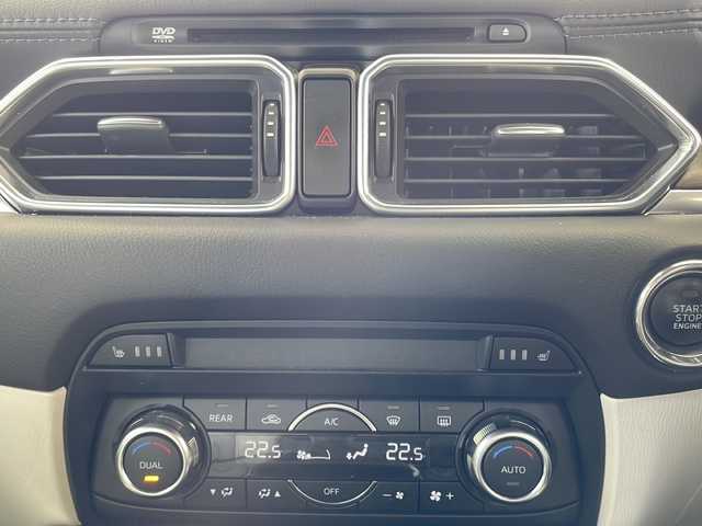 マツダ ＣＸ－８ XD Lパッケージ 愛媛県 2018(平30)年 8.7万km チタニウムフラッシュマイカ 純正メーカーメモリナビ/（AM/FM/CD/DVD/BT/USB/AUX/フルセグ）/白レザーシート/前席パワーシート/運転席シートメモリ/前後席シートヒーター/レーダークルーズコントロール/レーンキープ/衝突軽減ブレーキ/コーナーセンサー/全方位モニター/ドライブレコーダー/ステアリングヒーター/パワーバックドア/電動ホールド/スマートキー/プッシュスタート/ETC/TVキャンセラー/オートライト/社外レーダー/電動格納ミラー/ルーフレール/HUD/ロールサンシェード/ISOFIX/3列目シート