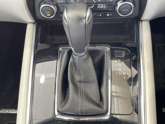 マツダ ＣＸ－８ XD Lパッケージ 愛媛県 2018(平30)年 8.7万km チタニウムフラッシュマイカ 純正メーカーメモリナビ/（AM/FM/CD/DVD/BT/USB/AUX/フルセグ）/白レザーシート/前席パワーシート/運転席シートメモリ/前後席シートヒーター/レーダークルーズコントロール/レーンキープ/衝突軽減ブレーキ/コーナーセンサー/全方位モニター/ドライブレコーダー/ステアリングヒーター/パワーバックドア/電動ホールド/スマートキー/プッシュスタート/ETC/TVキャンセラー/オートライト/社外レーダー/電動格納ミラー/ルーフレール/HUD/ロールサンシェード/ISOFIX/3列目シート