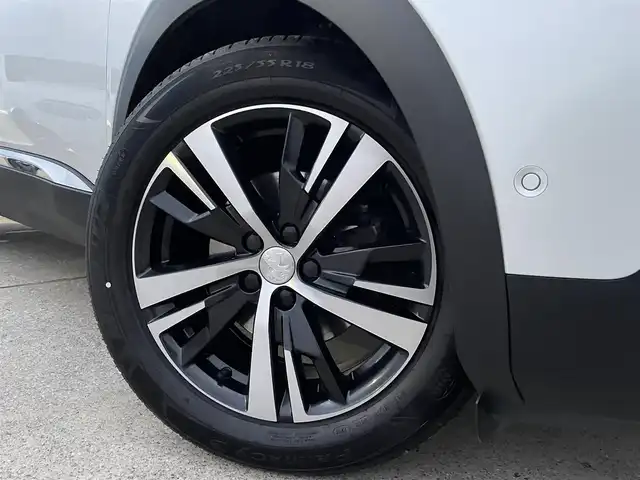プジョー ５００８ アリュール 東京都 2018(平30)年 4.4万km パール 純正ディスプレイオーディオ/AppleCarplay/Bluetooth接続/360°カメラ/ワンオーナー/アダプティブクルーズコントロール/衝突被害軽減ブレーキ/レーンキープアシスト/ブラインドスポットモニター/ハーフレザーシート/パーキングセンサー/アンビエントライト/パワーバックドア