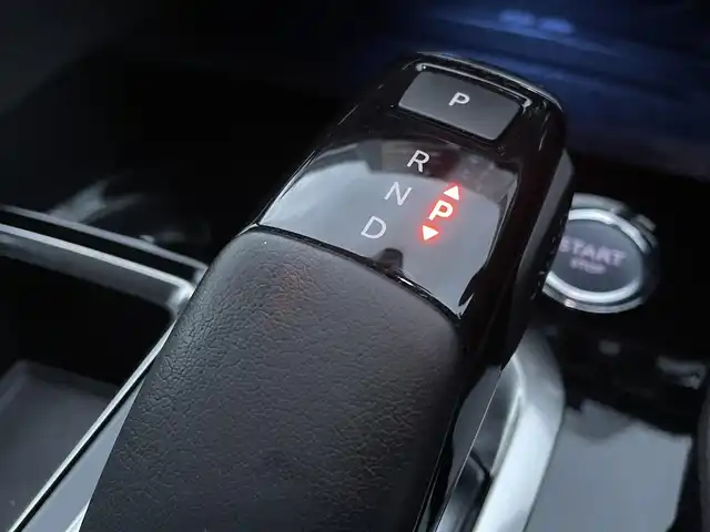 プジョー ５００８ アリュール 東京都 2018(平30)年 4.4万km パール 純正ディスプレイオーディオ/AppleCarplay/Bluetooth接続/360°カメラ/ワンオーナー/アダプティブクルーズコントロール/衝突被害軽減ブレーキ/レーンキープアシスト/ブラインドスポットモニター/ハーフレザーシート/パーキングセンサー/アンビエントライト/パワーバックドア
