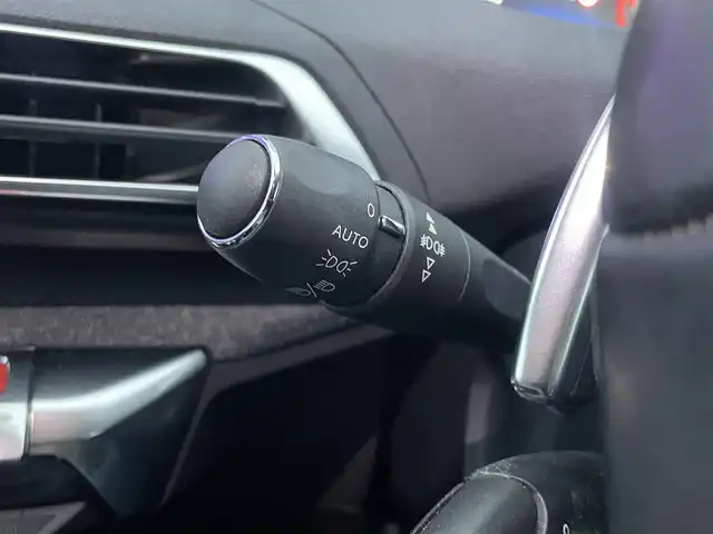 プジョー ５００８ アリュール 東京都 2018(平30)年 4.4万km パール 純正ディスプレイオーディオ/AppleCarplay/Bluetooth接続/360°カメラ/ワンオーナー/アダプティブクルーズコントロール/衝突被害軽減ブレーキ/レーンキープアシスト/ブラインドスポットモニター/ハーフレザーシート/パーキングセンサー/アンビエントライト/パワーバックドア