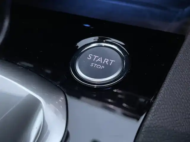 プジョー ５００８ アリュール 東京都 2018(平30)年 4.4万km パール 純正ディスプレイオーディオ/AppleCarplay/Bluetooth接続/360°カメラ/ワンオーナー/アダプティブクルーズコントロール/衝突被害軽減ブレーキ/レーンキープアシスト/ブラインドスポットモニター/ハーフレザーシート/パーキングセンサー/アンビエントライト/パワーバックドア