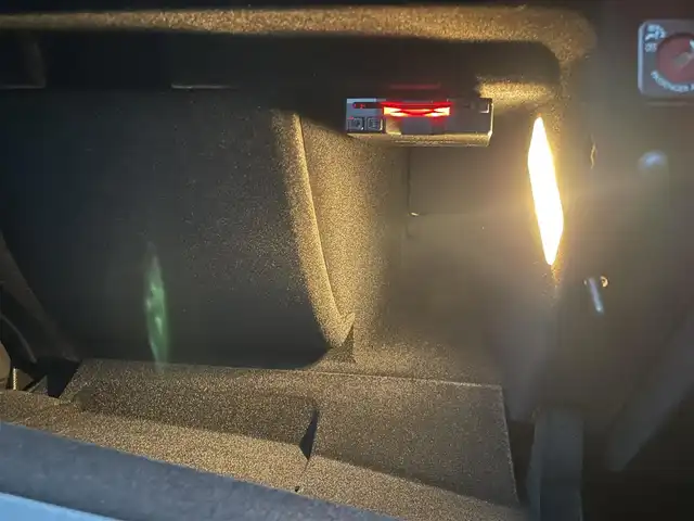 プジョー ５００８ アリュール 東京都 2018(平30)年 4.4万km パール 純正ディスプレイオーディオ/AppleCarplay/Bluetooth接続/360°カメラ/ワンオーナー/アダプティブクルーズコントロール/衝突被害軽減ブレーキ/レーンキープアシスト/ブラインドスポットモニター/ハーフレザーシート/パーキングセンサー/アンビエントライト/パワーバックドア
