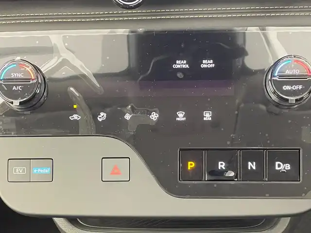 日産 セレナ e－パワー ハイウェイスター V 大阪府 2025(令7)年 0.1千km 黒 プロパイロット/　・インテリジェントエマージェンシーブレーキ/　・踏み間違い衝突防止アシスト/　・インテリジェントLI/　・インテリジェントBSI/　・RCTA/　・インテリジェントFCW/　・インテリジェントルームミラー/　・車両接近通報装置/純正SDナビ/　CD/DVD/Bluetooth/TV/フルセグ/バックカメラ/全方位カメラ/両側スライドドア/LEDヘッドライト/フォグランプ/純正１６インチアルミホイール/ブラインドスポットモニター/純正後席モニター