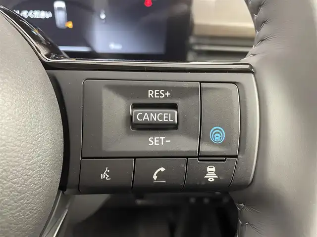 日産 セレナ e－パワー ハイウェイスター V 大阪府 2025(令7)年 0.1千km 黒 プロパイロット/　・インテリジェントエマージェンシーブレーキ/　・踏み間違い衝突防止アシスト/　・インテリジェントLI/　・インテリジェントBSI/　・RCTA/　・インテリジェントFCW/　・インテリジェントルームミラー/　・車両接近通報装置/純正SDナビ/　CD/DVD/Bluetooth/TV/フルセグ/バックカメラ/全方位カメラ/両側スライドドア/LEDヘッドライト/フォグランプ/純正１６インチアルミホイール/ブラインドスポットモニター/純正後席モニター