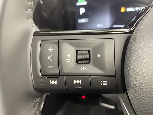 日産 セレナ e－パワー ハイウェイスター V 大阪府 2025(令7)年 0.1千km 黒 プロパイロット/　・インテリジェントエマージェンシーブレーキ/　・踏み間違い衝突防止アシスト/　・インテリジェントLI/　・インテリジェントBSI/　・RCTA/　・インテリジェントFCW/　・インテリジェントルームミラー/　・車両接近通報装置/純正SDナビ/　CD/DVD/Bluetooth/TV/フルセグ/バックカメラ/全方位カメラ/両側スライドドア/LEDヘッドライト/フォグランプ/純正１６インチアルミホイール/ブラインドスポットモニター/純正後席モニター