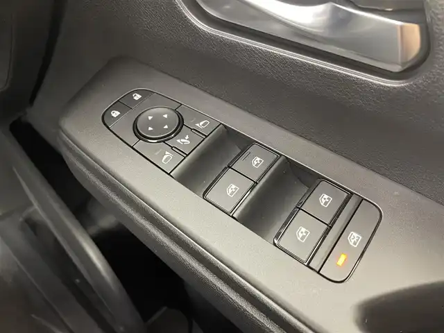 日産 セレナ e－パワー ハイウェイスター V 大阪府 2025(令7)年 0.1千km 黒 プロパイロット/　・インテリジェントエマージェンシーブレーキ/　・踏み間違い衝突防止アシスト/　・インテリジェントLI/　・インテリジェントBSI/　・RCTA/　・インテリジェントFCW/　・インテリジェントルームミラー/　・車両接近通報装置/純正SDナビ/　CD/DVD/Bluetooth/TV/フルセグ/バックカメラ/全方位カメラ/両側スライドドア/LEDヘッドライト/フォグランプ/純正１６インチアルミホイール/ブラインドスポットモニター/純正後席モニター