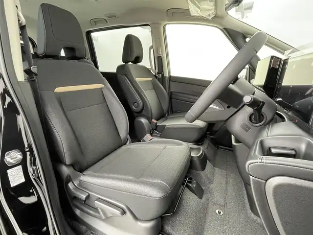 日産 セレナ e－パワー ハイウェイスター V 大阪府 2025(令7)年 0.1千km 黒 プロパイロット/　・インテリジェントエマージェンシーブレーキ/　・踏み間違い衝突防止アシスト/　・インテリジェントLI/　・インテリジェントBSI/　・RCTA/　・インテリジェントFCW/　・インテリジェントルームミラー/　・車両接近通報装置/純正SDナビ/　CD/DVD/Bluetooth/TV/フルセグ/バックカメラ/全方位カメラ/両側スライドドア/LEDヘッドライト/フォグランプ/純正１６インチアルミホイール/ブラインドスポットモニター/純正後席モニター