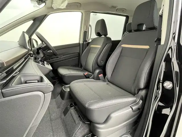 日産 セレナ e－パワー ハイウェイスター V 大阪府 2025(令7)年 0.1千km 黒 プロパイロット/　・インテリジェントエマージェンシーブレーキ/　・踏み間違い衝突防止アシスト/　・インテリジェントLI/　・インテリジェントBSI/　・RCTA/　・インテリジェントFCW/　・インテリジェントルームミラー/　・車両接近通報装置/純正SDナビ/　CD/DVD/Bluetooth/TV/フルセグ/バックカメラ/全方位カメラ/両側スライドドア/LEDヘッドライト/フォグランプ/純正１６インチアルミホイール/ブラインドスポットモニター/純正後席モニター