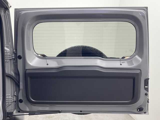 スズキ ジムニー シエラ JC 秋田県 2025(令7)年 0.2万km ミディアムグレー ４WD/セーフティーサポート /前席シートヒーター　/オートリトラミラー　/LEDヘッドライト　/プッシュスタート　/スマートキー　/スペアキー有り/クルーズコントロール　/クリアランスソナー /アイドリングストップ/レーンキープアシスト/衝突被害軽減システム　/横滑り防止措置/ヒルディセントコントロール/ヘッドライトウォッシャー/オートエアコン /オートライト/ステアリングリモコン装着車両/フォグライト /純正AW/ウィンカーミラー /保証書/取扱説明書