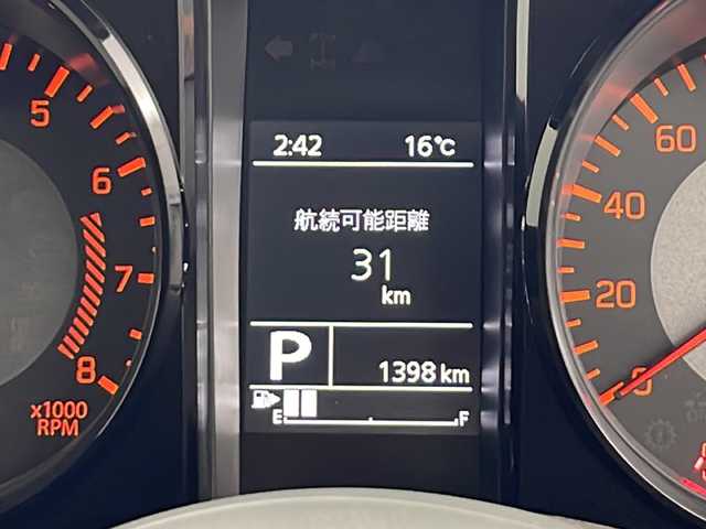 スズキ ジムニー シエラ JC 秋田県 2025(令7)年 0.2万km ミディアムグレー ４WD/セーフティーサポート /前席シートヒーター　/オートリトラミラー　/LEDヘッドライト　/プッシュスタート　/スマートキー　/スペアキー有り/クルーズコントロール　/クリアランスソナー /アイドリングストップ/レーンキープアシスト/衝突被害軽減システム　/横滑り防止措置/ヒルディセントコントロール/ヘッドライトウォッシャー/オートエアコン /オートライト/ステアリングリモコン装着車両/フォグライト /純正AW/ウィンカーミラー /保証書/取扱説明書