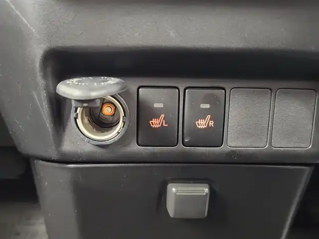 トヨタ ルーミー G S 愛知県 2017(平29)年 2.1万km 青 スマートアシスト/衝突回避支援機能/車線逸脱警報機能/ブレーキ制御付誤発進抑制機能/先行車発進お知らせ機能/クルーズコントロール/アイドリングストップ/両側パワースライドドア/純正7インチSDナビ/フルセグTV/CD/AM/FM/Bluetooth/AUX/前方ドライブレコーダー/シートヒーター/純正フロアマット/14インチアルミホイール/ホイール付スタッドレスタイヤ（社内積込）/スマートキー/ビルトインETC