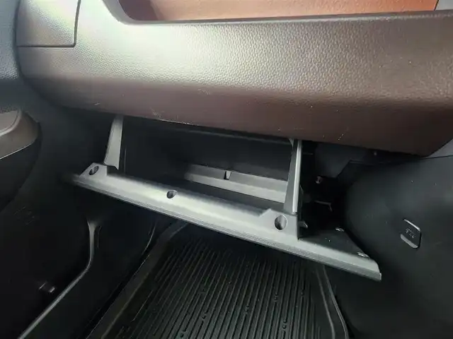 トヨタ ルーミー G S 愛知県 2017(平29)年 2.1万km 青 スマートアシスト/衝突回避支援機能/車線逸脱警報機能/ブレーキ制御付誤発進抑制機能/先行車発進お知らせ機能/クルーズコントロール/アイドリングストップ/両側パワースライドドア/純正7インチSDナビ/フルセグTV/CD/AM/FM/Bluetooth/AUX/前方ドライブレコーダー/シートヒーター/純正フロアマット/14インチアルミホイール/ホイール付スタッドレスタイヤ（社内積込）/スマートキー/ビルトインETC