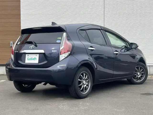 トヨタ アクア G 秋田県 2015(平27)年 15.2万km ダークバイオレットマイカメタリック 純正メモリナビ（CD/BT)/ワンセグ/バックカメラ/社外15インチアルミ（夏タイヤ装着）/スマートキー/アイドリングストップ/プッシュスタート/クルーズコントロール追従走行なし/車両接近通報装置/ステアリングスイッチ/純正フロアマット/社外ドアバイザー/ビルトインETC/オートライト/オートエアコン/パワーステアリング/パワーウィンドウ/ヘッドライトレベライザー/横滑り防止/寒冷地仕様/電動ウィンカーミラー/保証書/取扱説明書/記録簿/スペアキー×１