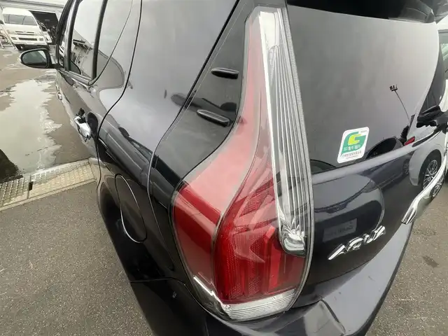 トヨタ アクア G 秋田県 2015(平27)年 15.2万km ダークバイオレットマイカメタリック 純正メモリナビ（CD/BT)/ワンセグ/バックカメラ/社外15インチアルミ（夏タイヤ装着）/スマートキー/アイドリングストップ/プッシュスタート/クルーズコントロール追従走行なし/車両接近通報装置/ステアリングスイッチ/純正フロアマット/社外ドアバイザー/ビルトインETC/オートライト/オートエアコン/パワーステアリング/パワーウィンドウ/ヘッドライトレベライザー/横滑り防止/寒冷地仕様/電動ウィンカーミラー/保証書/取扱説明書/記録簿/スペアキー×１