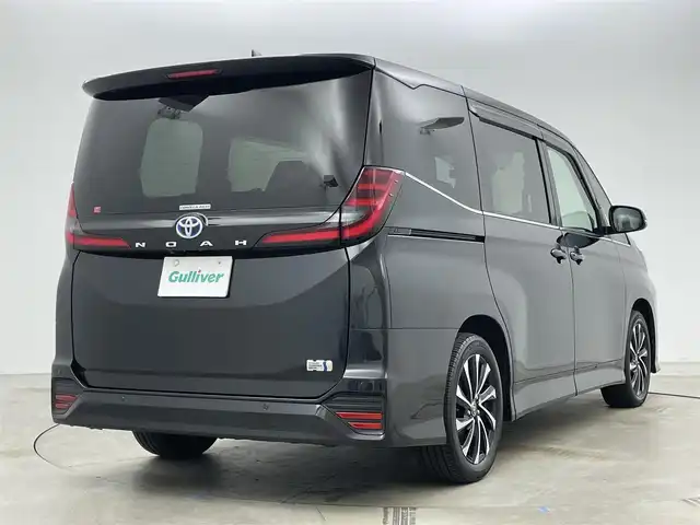 トヨタ ノア ハイブリッド S－Z 岡山県 2023(令5)年 1.3万km グリッターブラックガラスフレーク 純正10.5インチディスプレイオーディオナビ/・Bluetooth/地デジ/カープレイ/DVD/CD/HDMI/バックカメラ/純正14インチフリップダウンモニター/快適利便パッケージ/・後席シートヒーター /・パワーバックドア /・2列目オットマン/セーフティセンス /レーダークルーズコントロール/LEDライト/ハーフレザーシート /シートヒーター /ステアリングヒーター/ビルトインETC2.0/プッシュスタート /スマートキー/両側パワースライドドア/前後ドライブレコーダー/オートライト