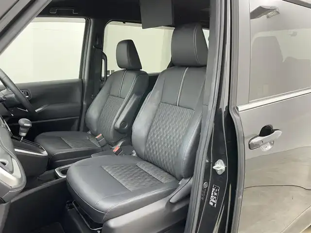 トヨタ ノア ハイブリッド S－Z 岡山県 2023(令5)年 1.3万km グリッターブラックガラスフレーク 純正10.5インチディスプレイオーディオナビ/・Bluetooth/地デジ/カープレイ/DVD/CD/HDMI/バックカメラ/純正14インチフリップダウンモニター/快適利便パッケージ/・後席シートヒーター /・パワーバックドア /・2列目オットマン/セーフティセンス /レーダークルーズコントロール/LEDライト/ハーフレザーシート /シートヒーター /ステアリングヒーター/ビルトインETC2.0/プッシュスタート /スマートキー/両側パワースライドドア/前後ドライブレコーダー/オートライト