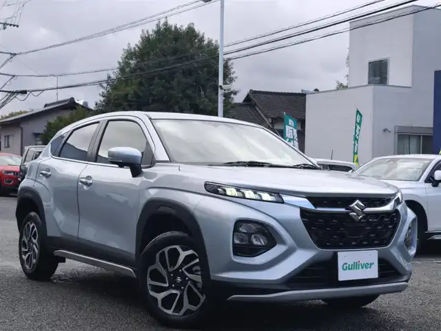 スズキ フロンクス 熊本県 2025(令7)年 0.5万km シルバー ワンオーナー/純正ナビ/【フルセグTV/BT/USB/HDMI】/全方位カメラ/TVキャンセラー/スズキセーフティサポート/衝突軽減ブレーキ/車線逸脱警報/コーナーセンサー/アダプティブクルーズコントロール/ブラインドスポットモニター/ヘッドアップディスプレイ/パドルシフト/ETC/純正16インチAW/ハーフレザーシート/D/Nシートヒーター/ワイヤレス充電/前後ドライブレコーダー/電子パーキング/オートホールド/LEDオートライト/ヘッドライトレベライザー/アイドリングストップ/社外フロアマット/スペアキー/取扱説明書(車両/ナビ)/保証書