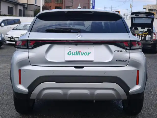 スズキ フロンクス 熊本県 2025(令7)年 0.5万km シルバー ワンオーナー/純正ナビ/【フルセグTV/BT/USB/HDMI】/全方位カメラ/TVキャンセラー/スズキセーフティサポート/衝突軽減ブレーキ/車線逸脱警報/コーナーセンサー/アダプティブクルーズコントロール/ブラインドスポットモニター/ヘッドアップディスプレイ/パドルシフト/ETC/純正16インチAW/ハーフレザーシート/D/Nシートヒーター/ワイヤレス充電/前後ドライブレコーダー/電子パーキング/オートホールド/LEDオートライト/ヘッドライトレベライザー/アイドリングストップ/社外フロアマット/スペアキー/取扱説明書(車両/ナビ)/保証書