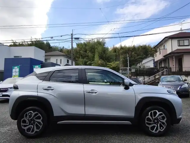 スズキ フロンクス 熊本県 2025(令7)年 0.5万km シルバー ワンオーナー/純正ナビ/【フルセグTV/BT/USB/HDMI】/全方位カメラ/TVキャンセラー/スズキセーフティサポート/衝突軽減ブレーキ/車線逸脱警報/コーナーセンサー/アダプティブクルーズコントロール/ブラインドスポットモニター/ヘッドアップディスプレイ/パドルシフト/ETC/純正16インチAW/ハーフレザーシート/D/Nシートヒーター/ワイヤレス充電/前後ドライブレコーダー/電子パーキング/オートホールド/LEDオートライト/ヘッドライトレベライザー/アイドリングストップ/社外フロアマット/スペアキー/取扱説明書(車両/ナビ)/保証書