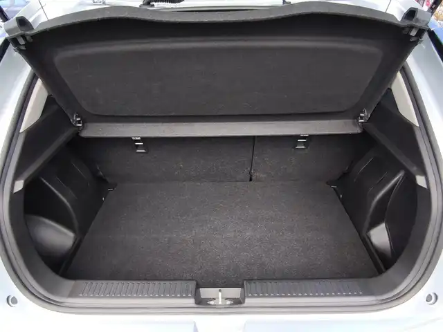 スズキ フロンクス 熊本県 2025(令7)年 0.5万km シルバー ワンオーナー/純正ナビ/【フルセグTV/BT/USB/HDMI】/全方位カメラ/TVキャンセラー/スズキセーフティサポート/衝突軽減ブレーキ/車線逸脱警報/コーナーセンサー/アダプティブクルーズコントロール/ブラインドスポットモニター/ヘッドアップディスプレイ/パドルシフト/ETC/純正16インチAW/ハーフレザーシート/D/Nシートヒーター/ワイヤレス充電/前後ドライブレコーダー/電子パーキング/オートホールド/LEDオートライト/ヘッドライトレベライザー/アイドリングストップ/社外フロアマット/スペアキー/取扱説明書(車両/ナビ)/保証書