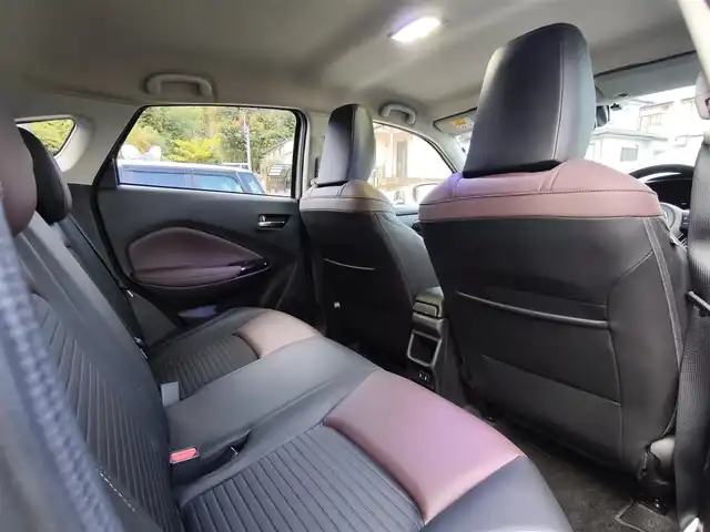 スズキ フロンクス 熊本県 2025(令7)年 0.5万km シルバー ワンオーナー/純正ナビ/【フルセグTV/BT/USB/HDMI】/全方位カメラ/TVキャンセラー/スズキセーフティサポート/衝突軽減ブレーキ/車線逸脱警報/コーナーセンサー/アダプティブクルーズコントロール/ブラインドスポットモニター/ヘッドアップディスプレイ/パドルシフト/ETC/純正16インチAW/ハーフレザーシート/D/Nシートヒーター/ワイヤレス充電/前後ドライブレコーダー/電子パーキング/オートホールド/LEDオートライト/ヘッドライトレベライザー/アイドリングストップ/社外フロアマット/スペアキー/取扱説明書(車両/ナビ)/保証書