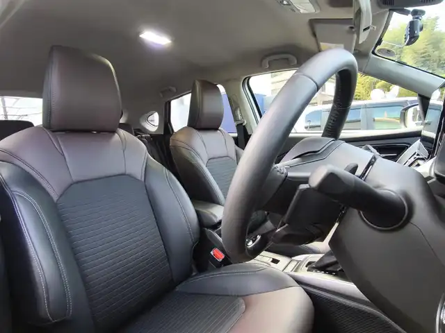 スズキ フロンクス 熊本県 2025(令7)年 0.5万km シルバー ワンオーナー/純正ナビ/【フルセグTV/BT/USB/HDMI】/全方位カメラ/TVキャンセラー/スズキセーフティサポート/衝突軽減ブレーキ/車線逸脱警報/コーナーセンサー/アダプティブクルーズコントロール/ブラインドスポットモニター/ヘッドアップディスプレイ/パドルシフト/ETC/純正16インチAW/ハーフレザーシート/D/Nシートヒーター/ワイヤレス充電/前後ドライブレコーダー/電子パーキング/オートホールド/LEDオートライト/ヘッドライトレベライザー/アイドリングストップ/社外フロアマット/スペアキー/取扱説明書(車両/ナビ)/保証書