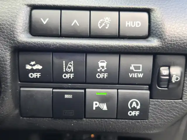 スズキ フロンクス 熊本県 2025(令7)年 0.5万km シルバー ワンオーナー/純正ナビ/【フルセグTV/BT/USB/HDMI】/全方位カメラ/TVキャンセラー/スズキセーフティサポート/衝突軽減ブレーキ/車線逸脱警報/コーナーセンサー/アダプティブクルーズコントロール/ブラインドスポットモニター/ヘッドアップディスプレイ/パドルシフト/ETC/純正16インチAW/ハーフレザーシート/D/Nシートヒーター/ワイヤレス充電/前後ドライブレコーダー/電子パーキング/オートホールド/LEDオートライト/ヘッドライトレベライザー/アイドリングストップ/社外フロアマット/スペアキー/取扱説明書(車両/ナビ)/保証書