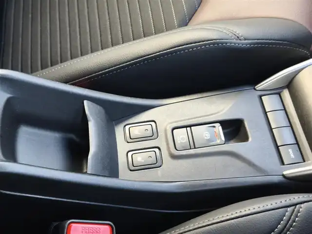 スズキ フロンクス 熊本県 2025(令7)年 0.5万km シルバー ワンオーナー/純正ナビ/【フルセグTV/BT/USB/HDMI】/全方位カメラ/TVキャンセラー/スズキセーフティサポート/衝突軽減ブレーキ/車線逸脱警報/コーナーセンサー/アダプティブクルーズコントロール/ブラインドスポットモニター/ヘッドアップディスプレイ/パドルシフト/ETC/純正16インチAW/ハーフレザーシート/D/Nシートヒーター/ワイヤレス充電/前後ドライブレコーダー/電子パーキング/オートホールド/LEDオートライト/ヘッドライトレベライザー/アイドリングストップ/社外フロアマット/スペアキー/取扱説明書(車両/ナビ)/保証書