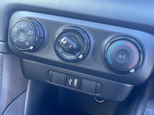 トヨタ ヤリス X 福島県 2022(令4)年 5.8万km ブラック 4WD 寒冷地仕様 純正ナビ bluetooth バックカメラ 衝突軽減ブレーキ クルーズコントロール追従有 コーナーセンサー ETC レーンキープアシスト 純正フロアマット スマートキー