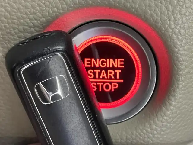 ホンダ Ｎ ＢＯＸ G L ホンダセンシング 道央・札幌 2019(平31)年 5.3万km ブリリアントスポーティブルーメタリック2トーン ・4WD/・コンフォートビューパッケージ/・純正メモリナビ(VXM-194VFi)/・DVD/CD/SD/iPod/フルセグ/・バックカメラ/・ビルトインETC/・社外前方ドライブレコーダー/・ホンダセンシング/・アダプティブクルーズコントロール/・横滑り防止装置/・片側パワースライドドア/・前席シートヒーター/・LEDヘッドライト/・オートライト/・2列目サンシェード/・社外14インチAW/・純正フロアマット/・プッシュスタート/・スマートキー