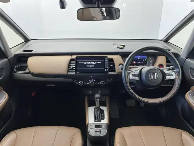 ホンダ フィット e:HEVリュクス 群馬県 2020(令2)年 2.6万km シャイニンググレーM 純正９インチナビ バックカメラ 前席シートヒーター ホンダセンシング 禁煙車 純正アルミホイール 前後ドラレコ ビルトインETC LEDヘッドライト オートライト ブレーキホールド プッシュスタート